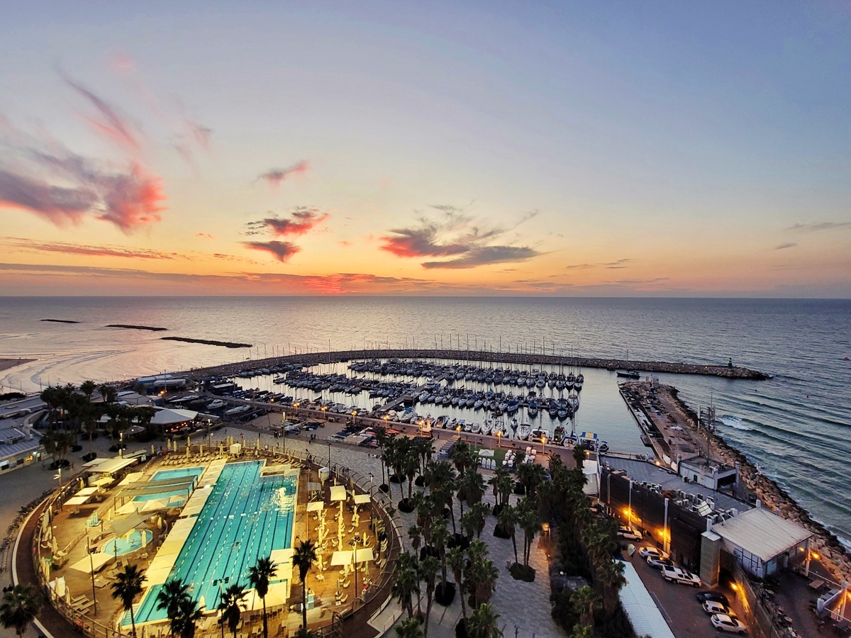 Марина и бассейн Гордон Тель-Авив. Отели и отдых.