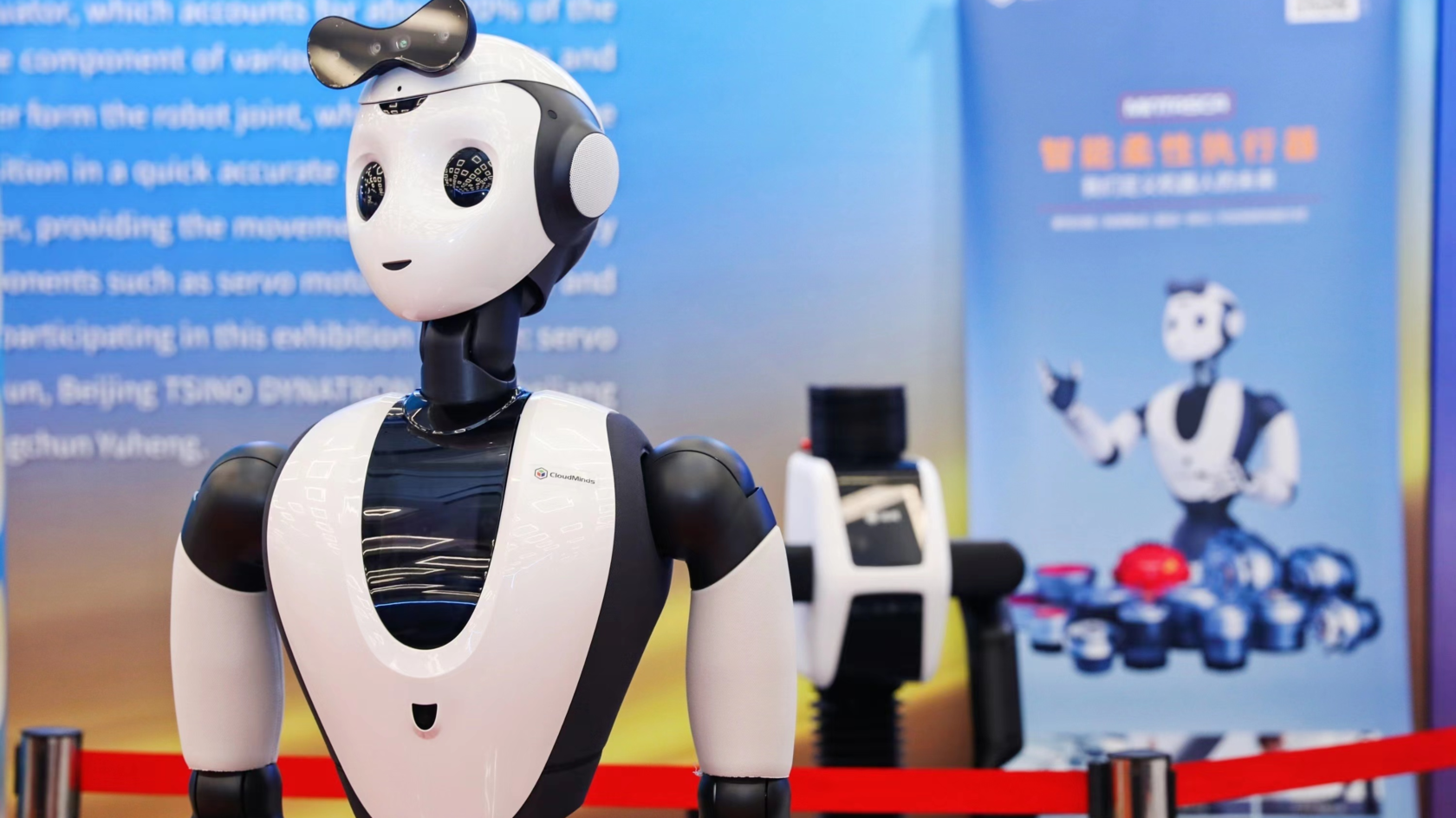Конференции робототехника. Китайские роботы. Роботы в Китае. Робот китаец. Выставка роботов.