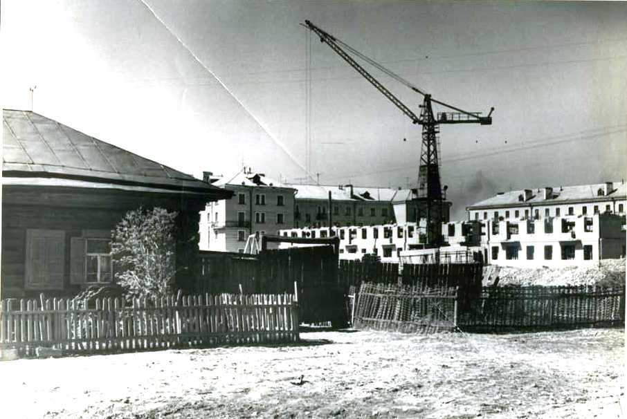 Строительство жилых домов на месте Коровинского поселка по ул. Карла Маркса. 1959 г.