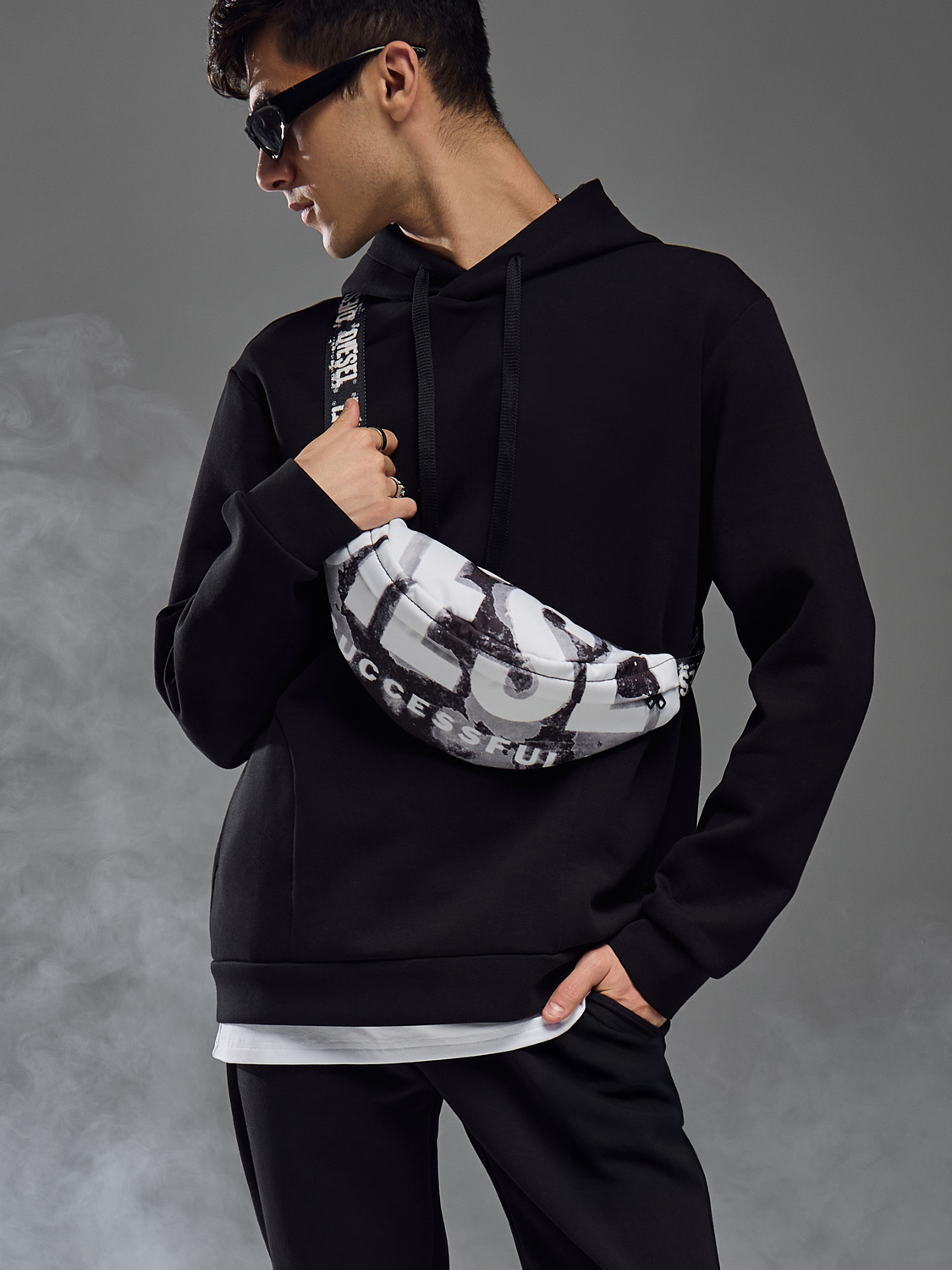 студийная стильная фотосъемка спортивного костюма