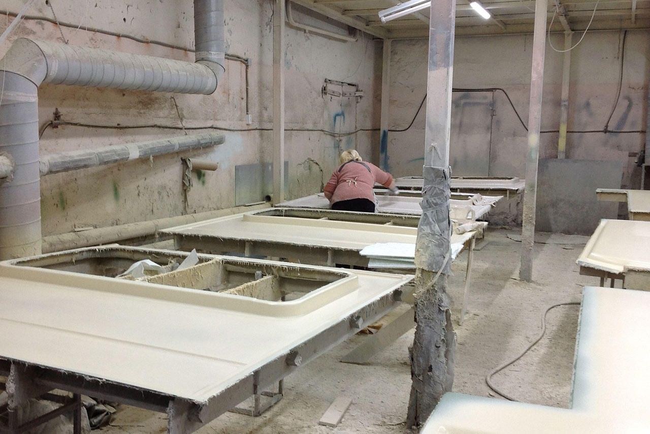 Обрезка стеклопластиковых панелей