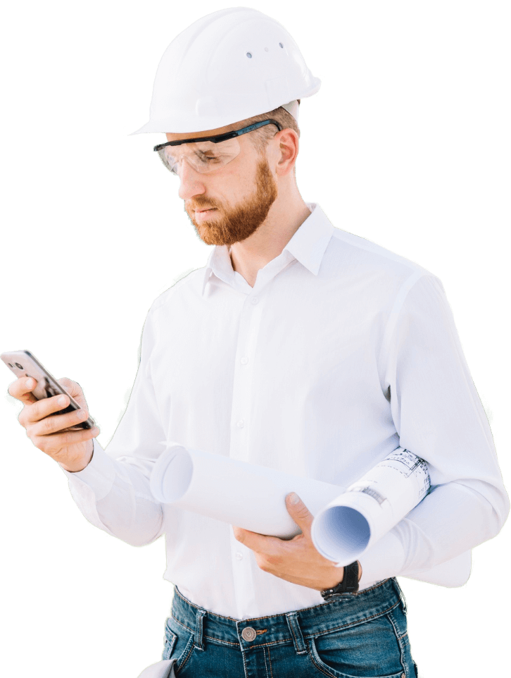 Мужчина с чертежами в руках