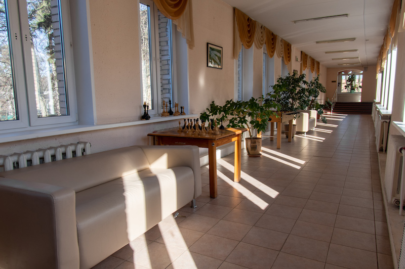 Теплый переход между жилыми корпусами в санатории 