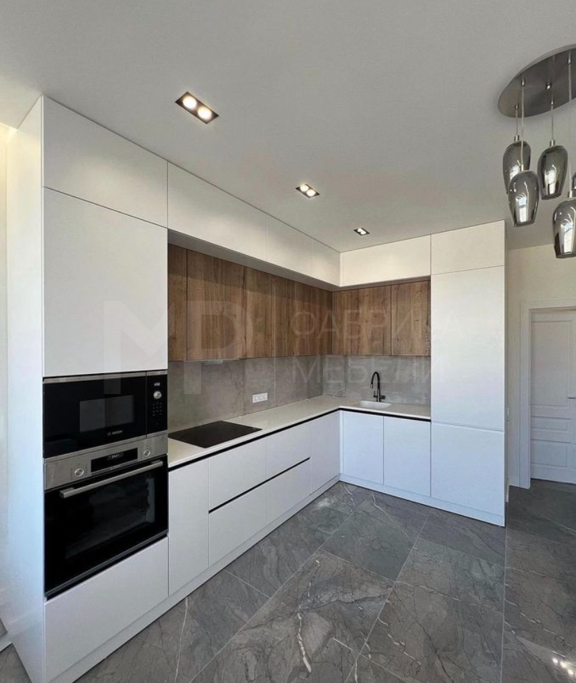 Белая угловая кухня на заказ