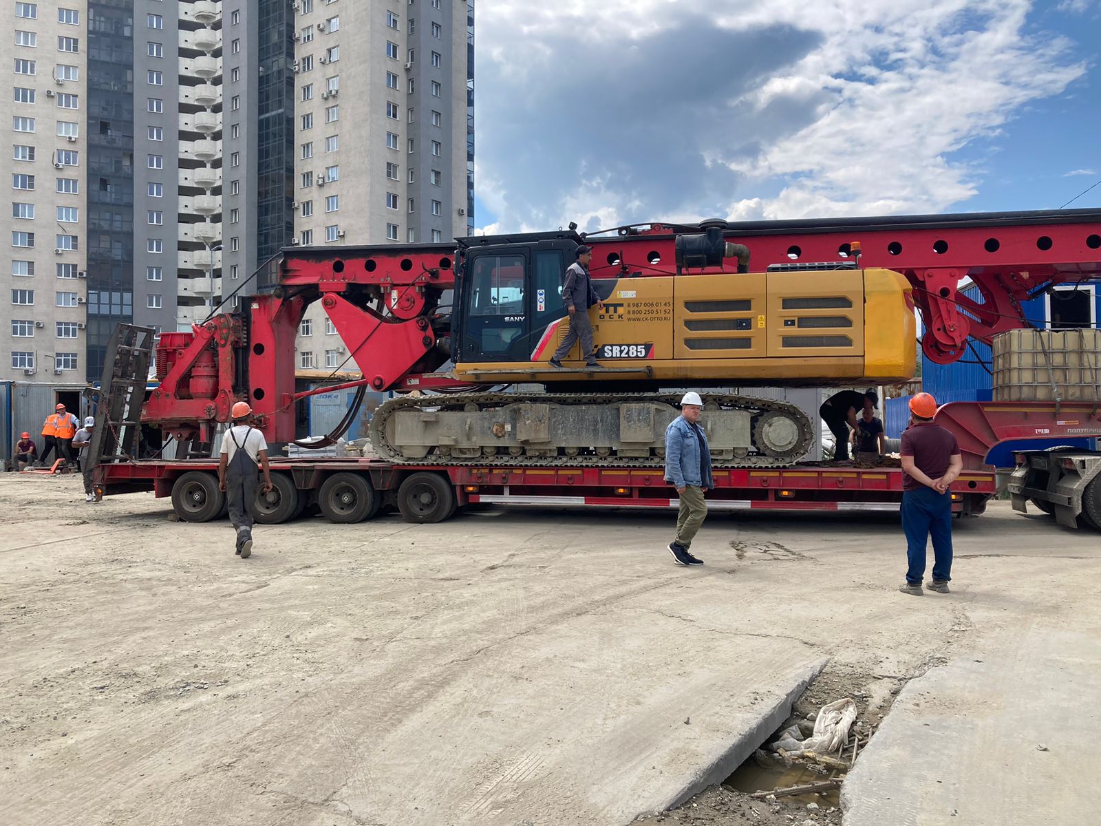 Перевозка буровой установки SANY SR285R с использованием низкорамного трала TONGYADA CTY9860TDPXZ (до 100 тонн)