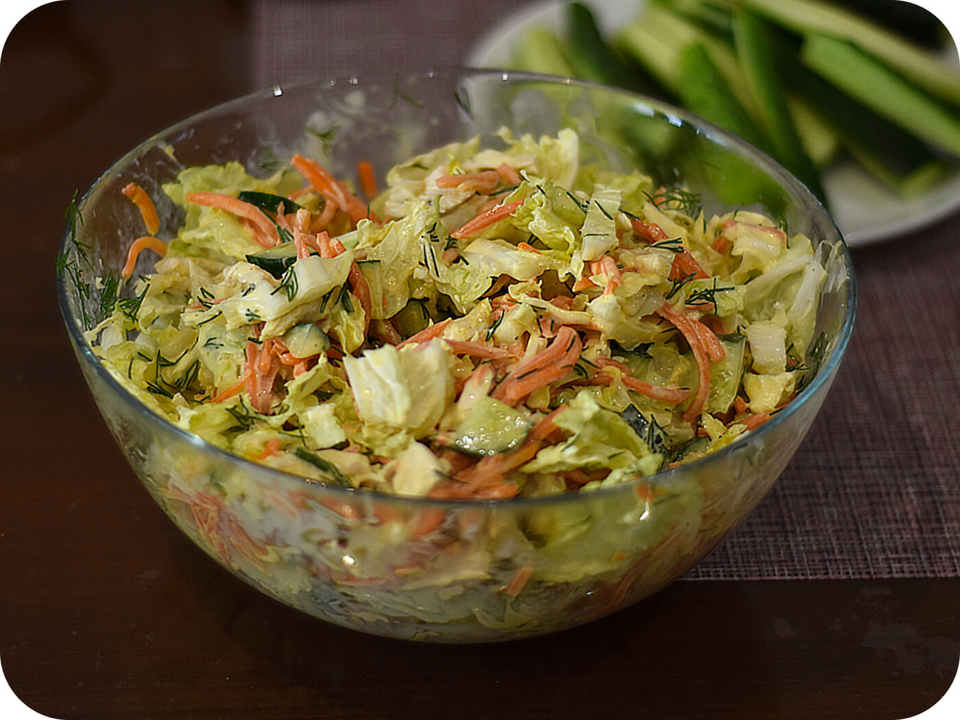 Салат с купиной грудкой и пекинской капустой