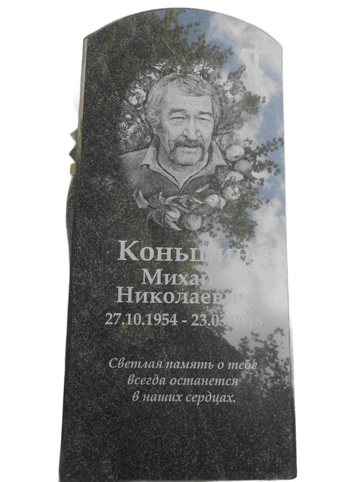 Памятник из Карельского гранита с вырубной формой &quot;Купол&quot;