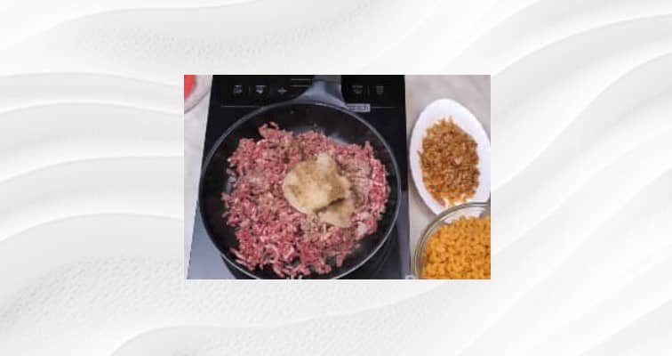 Приготовление макарон по-флотски с фаршем и луком: шаг 4
