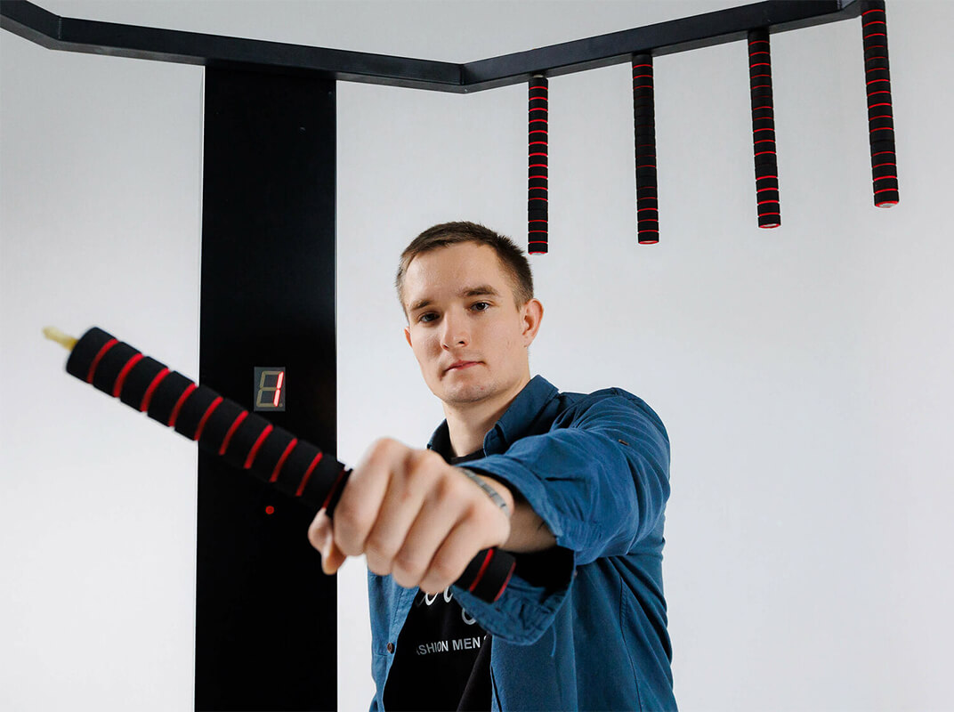 Поймай палку. Самый популярный аттракцион на скорость реакции