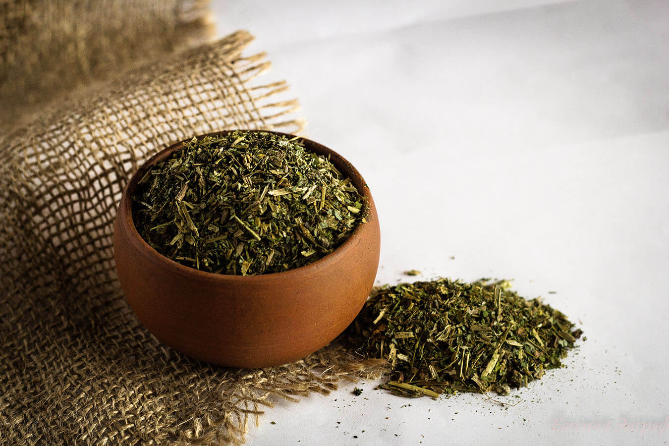 Лучшие травы для печени. Фитотерапия. Египетская трава для чая. Чай из трав противовирусный. Травяной чай чистотел.