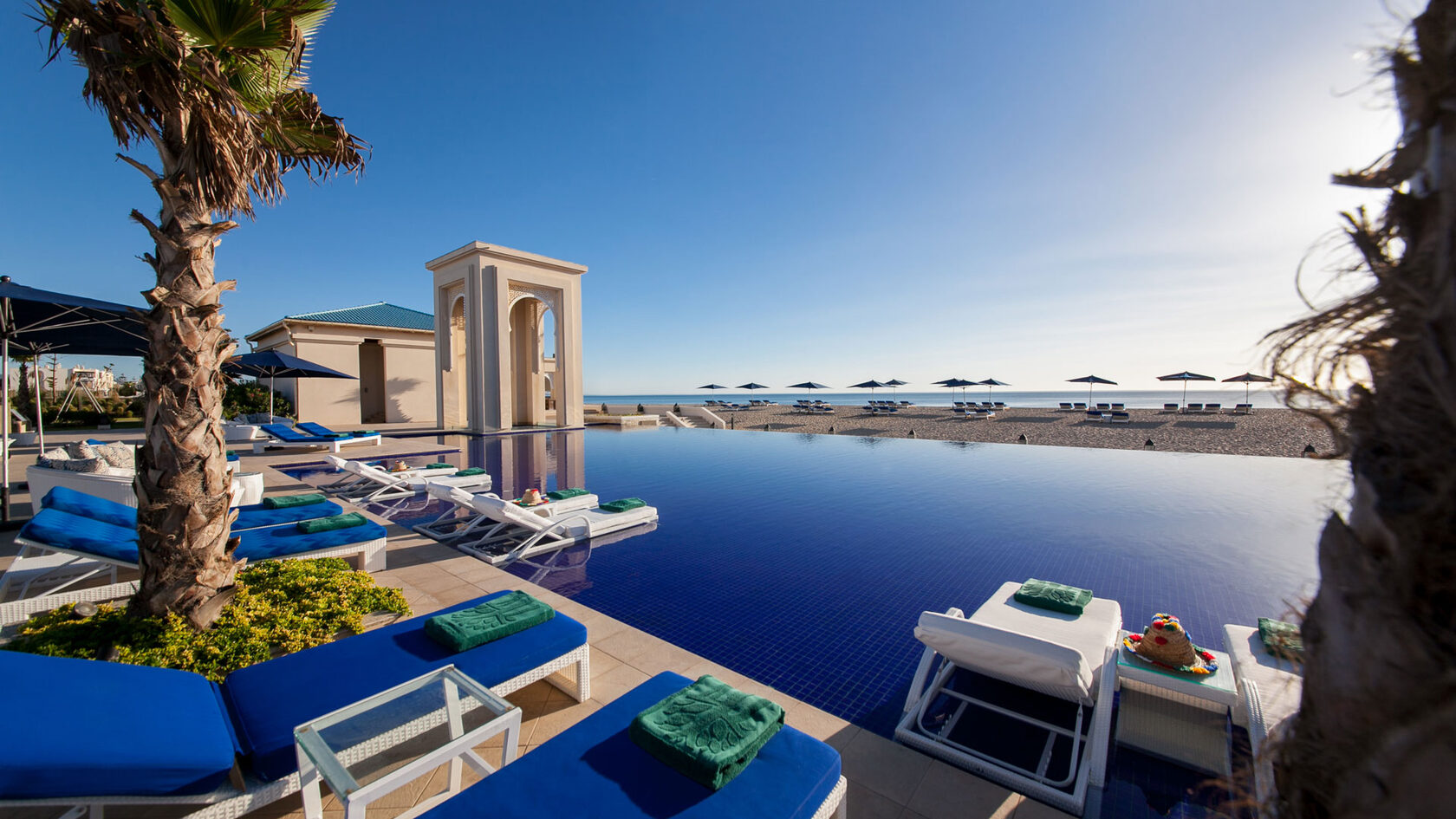 На фото: пляжный отдых в Марокко