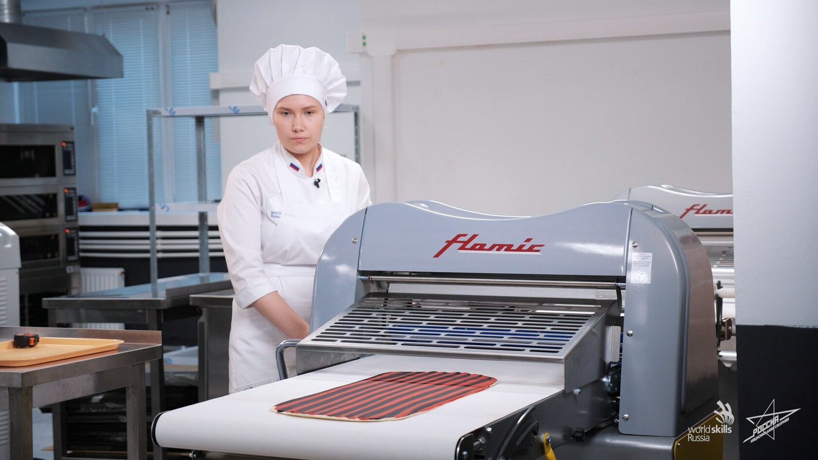 Приготовление слоёных изделий с цветным тестом — Национальная сборная  Worldskills Россия