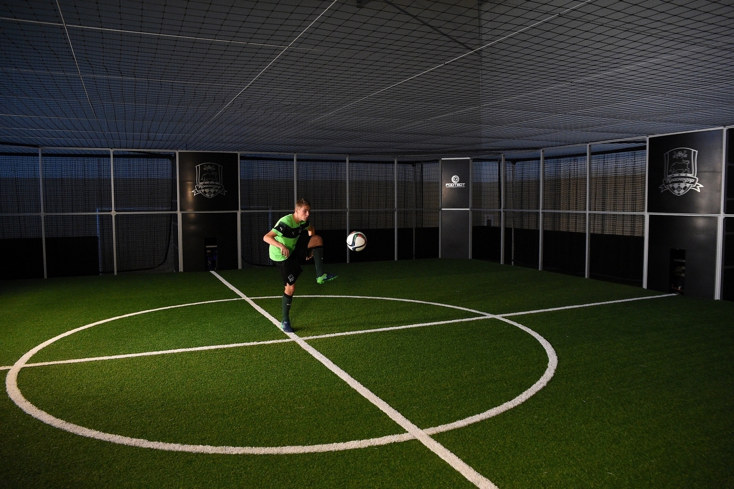 Как в Новосибирске придумали умный тренажер для футболистов RB.RU