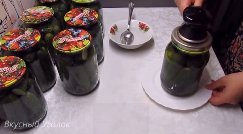 Приготовление маринованных огурцов на зиму с уксусом: шаг 16