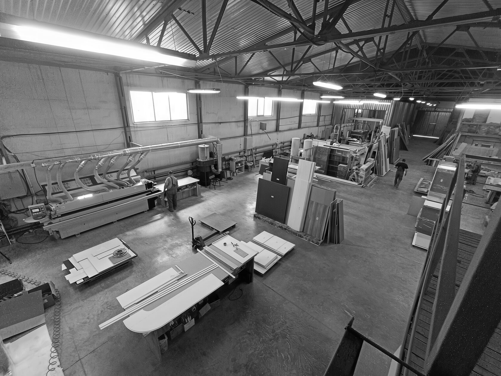 Цех T-MEBEL площадью 1000 м², станки и раскрой плитных материалов