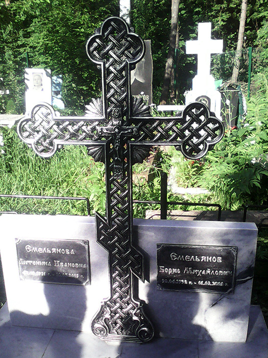 Фотография на крест на кладбище изготовление