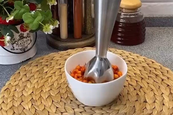 Приготовление облепихового чая из замороженной облепихи: шаг 1