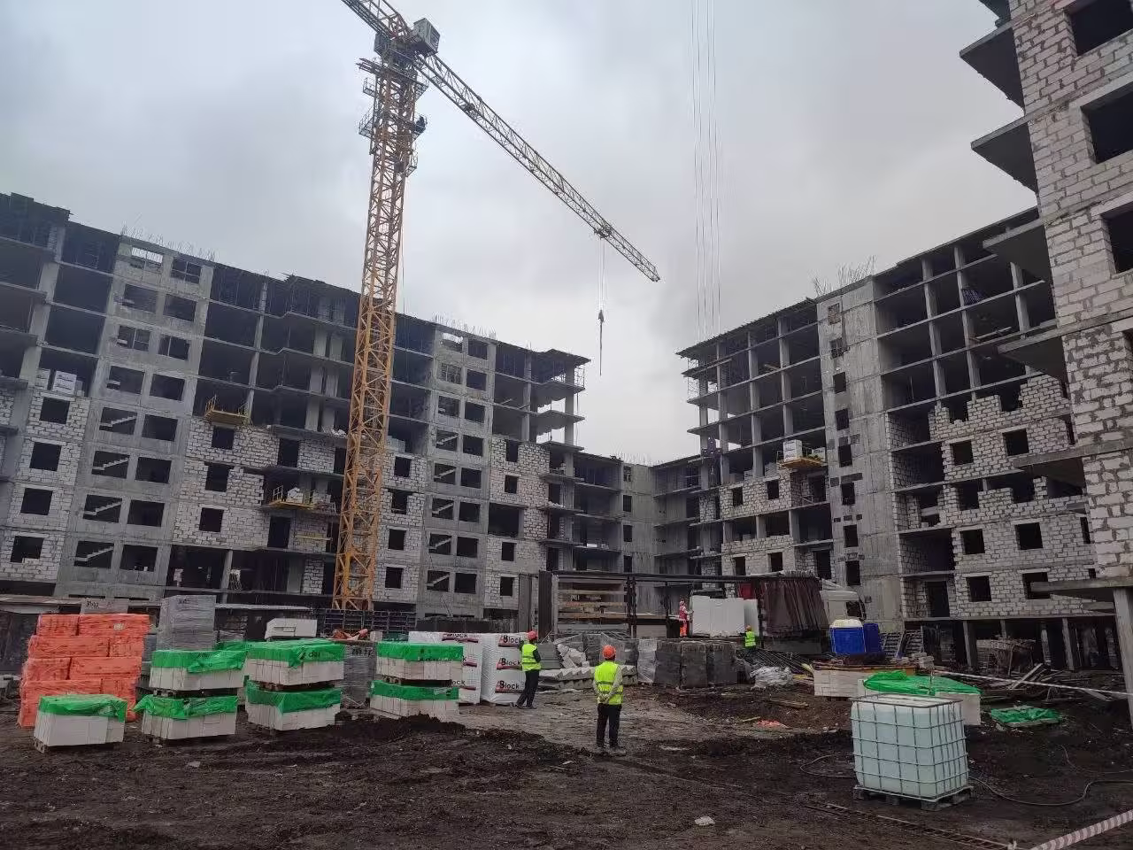 Апрель
