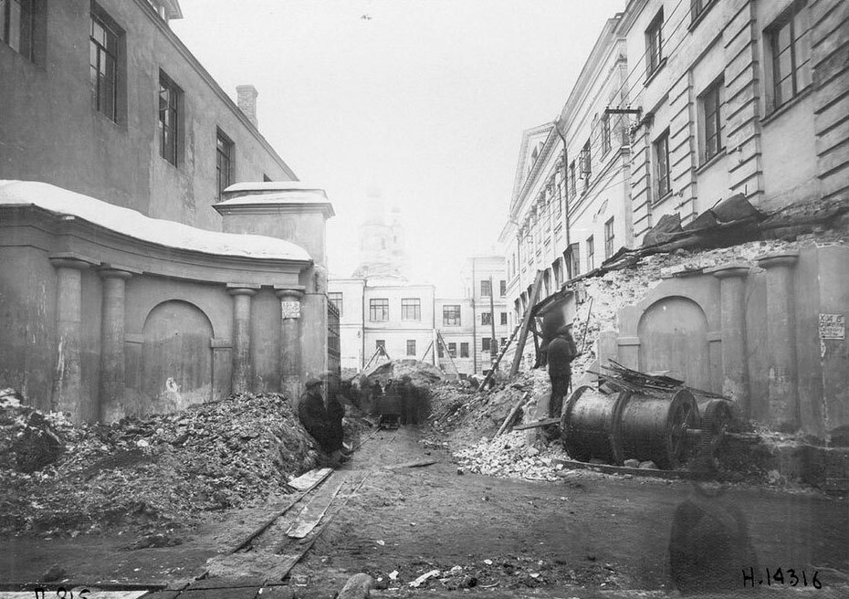 Въезд в усадьбу Талызиных, фото конца 1920-х годов