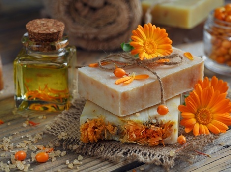 фото нанесения макияжа на лицо девушки 