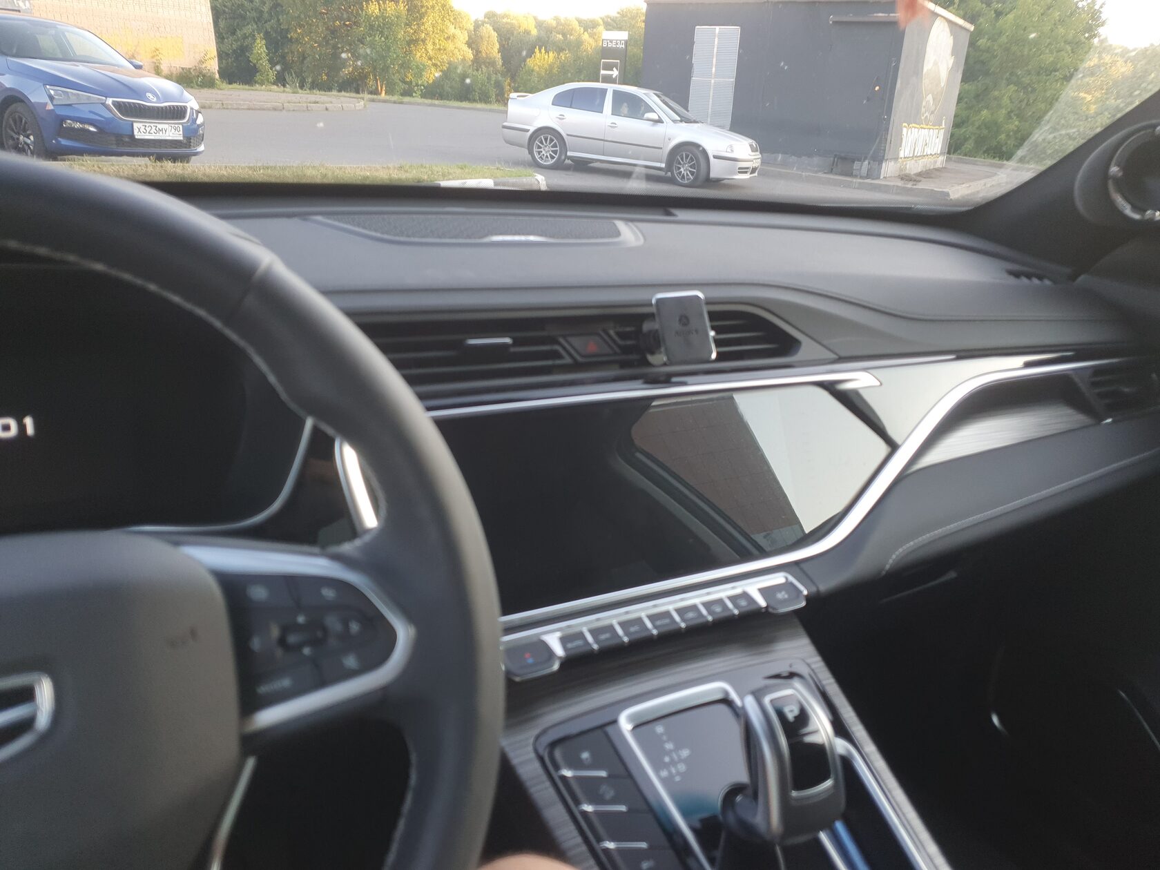 установка автозвука в geely atlas pro