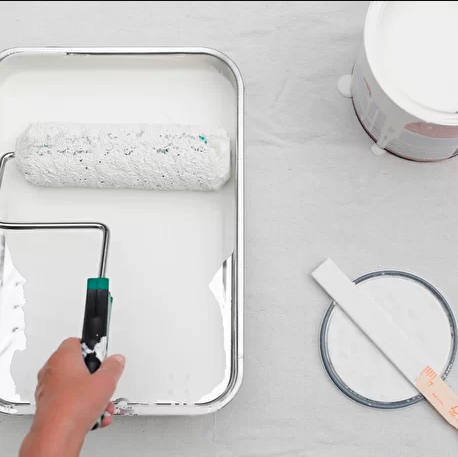 Обновляем цвет стен: как покрасить декоративную штукатурку своими руками?