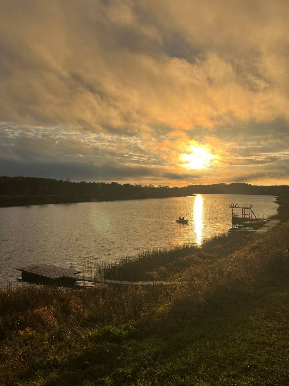 Ретритный центр Медведица Шанти зима территория центра дома в березовой роще