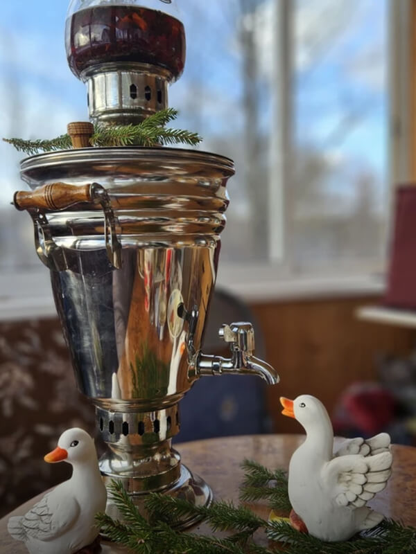 Самовар Казак с заварочным чайником и еловыми ветками