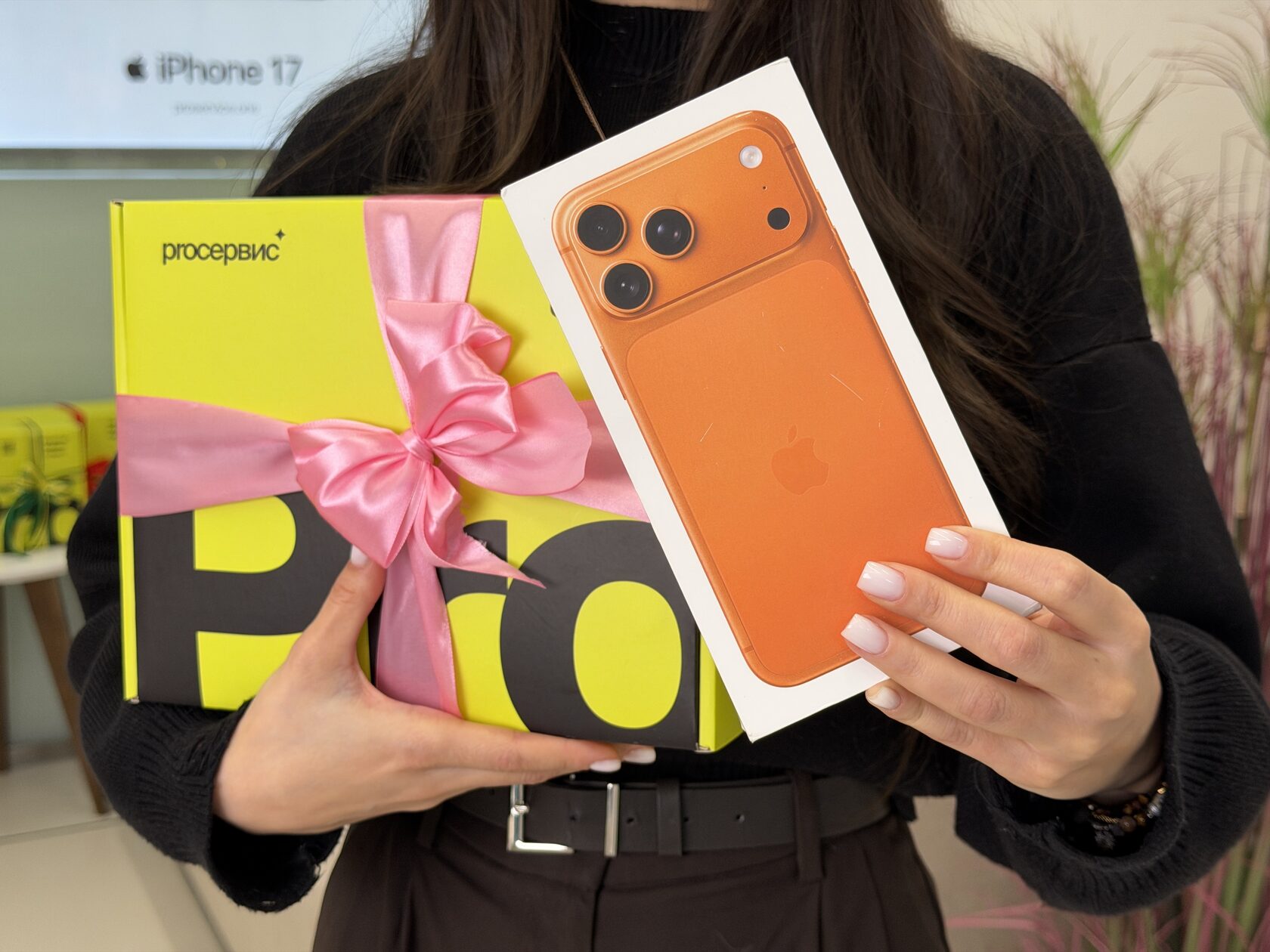 iPhone 17 Pro Max Cosmic Orange — подарок-мечта
