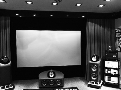 acoustic word, мир акустики, домашний кинотеатр, кино, кинотеатр, фильм, звук, колонки, стойка, строительство, экран, диван, индивидуальный, семейный кинотеатр, попкорн, отдых, заказ мебели, инсталляция, обучение, LP проигрыватели, система умный дом, кабель на заказ, мебель на заказ, Трейд-Ин, рабочий процесс