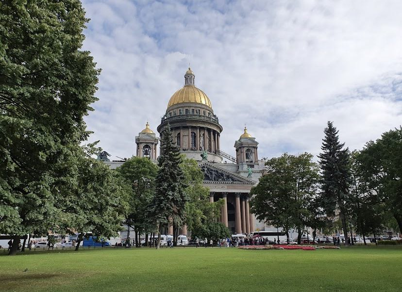 Исаакиевский собор летом