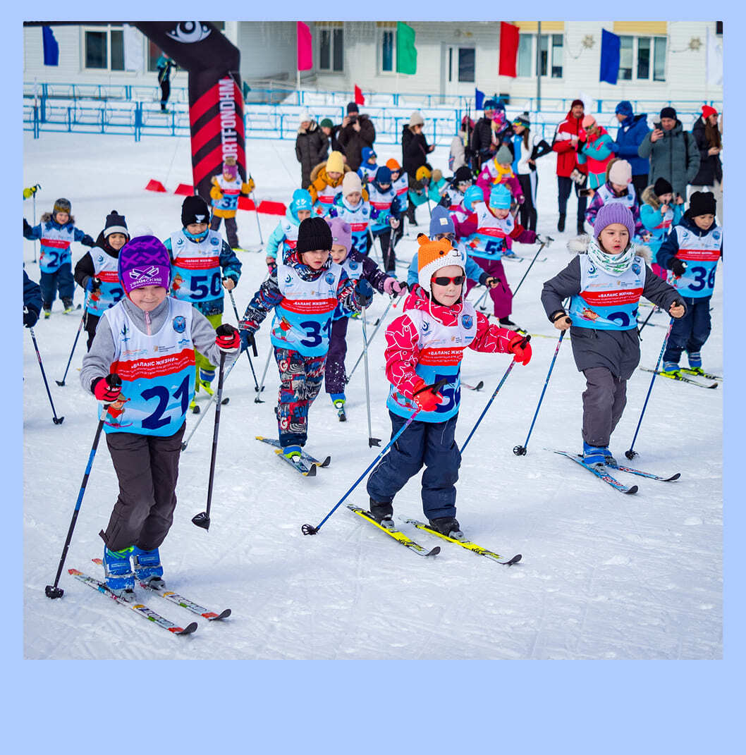 Тренировка по бегу на лесной трассе