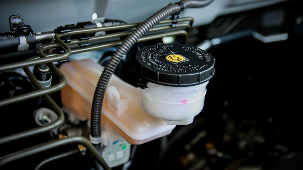 как часто менять тормозную жидкость, замена тормозной жидкости, как заменить тормозную жидкость в автомобиле, советы по замене тормозной жидкости