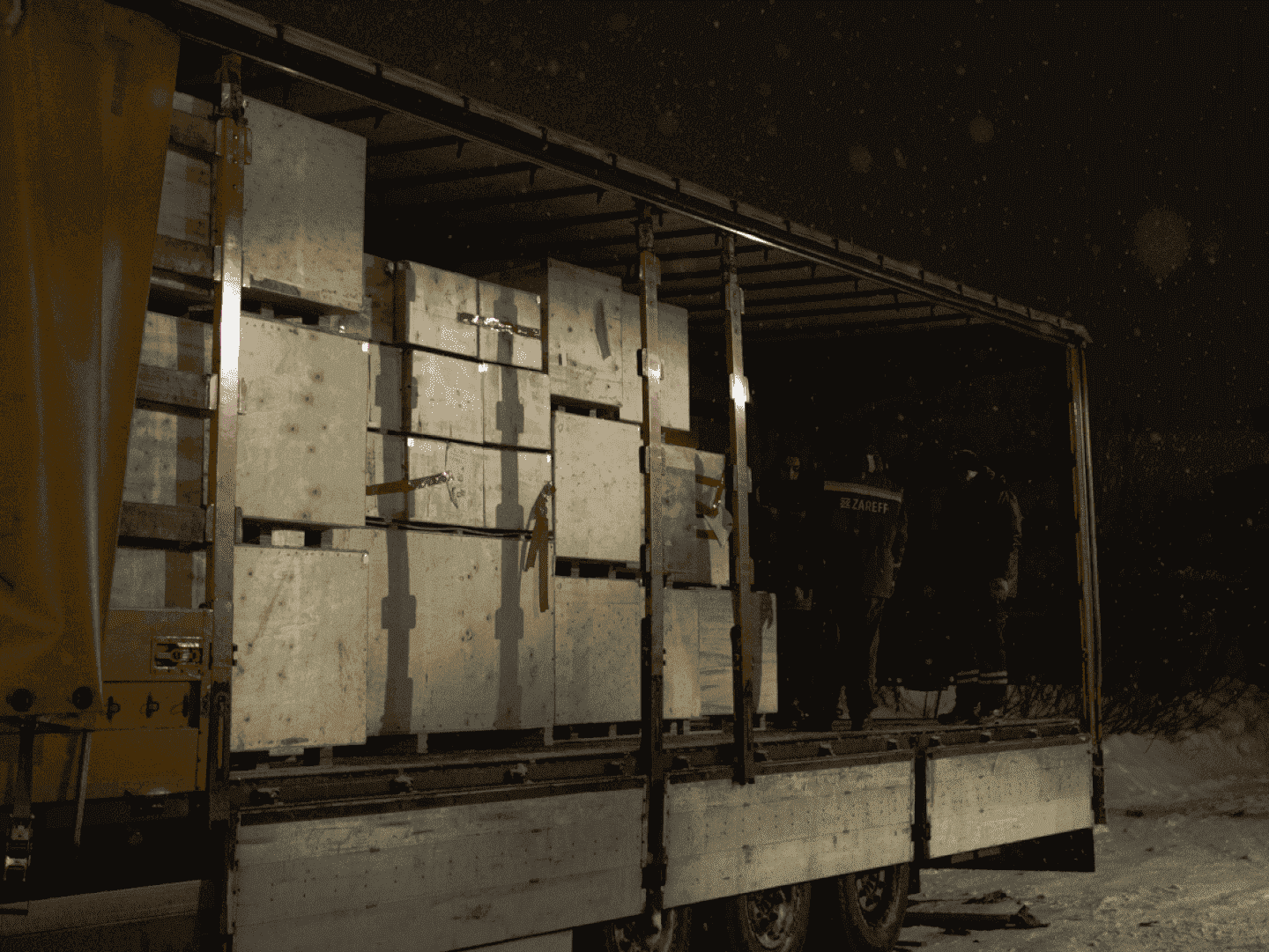 Фура с комплектующими и станками