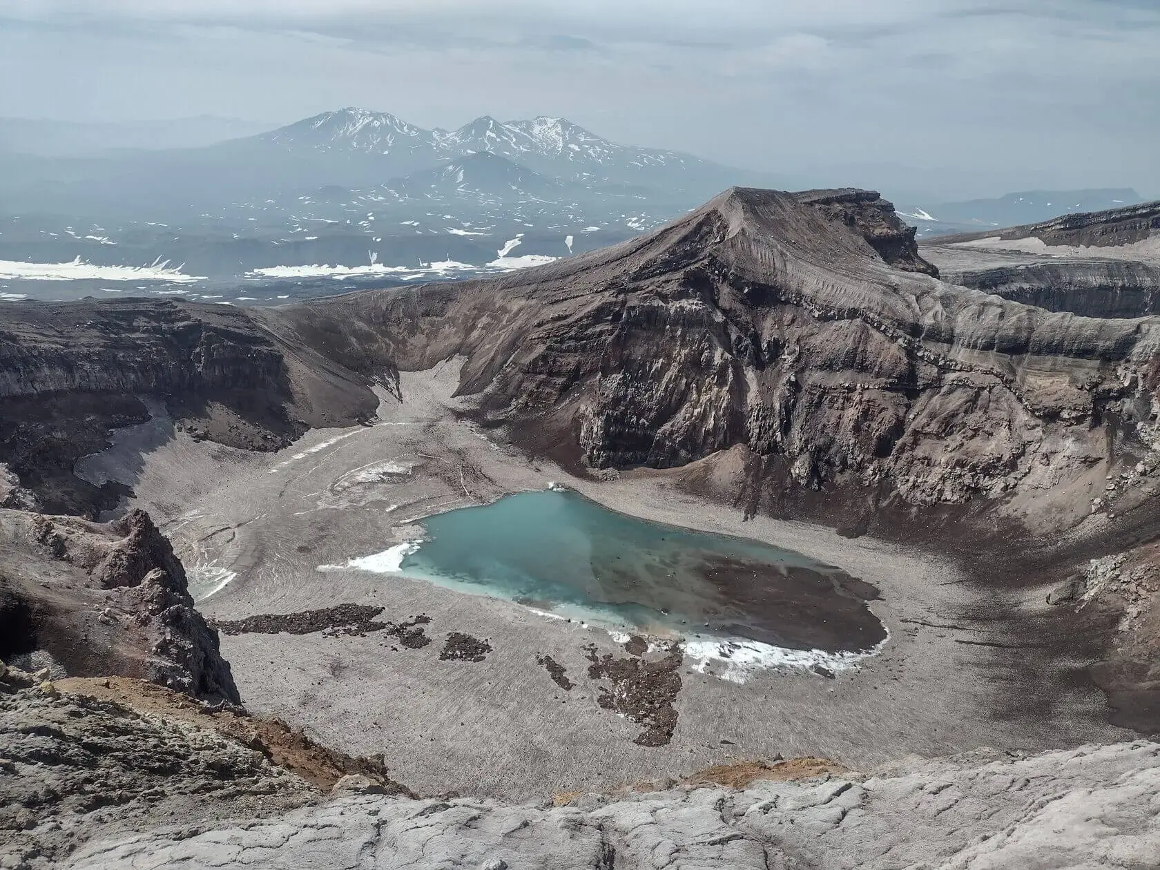 кратер вулкана горелого