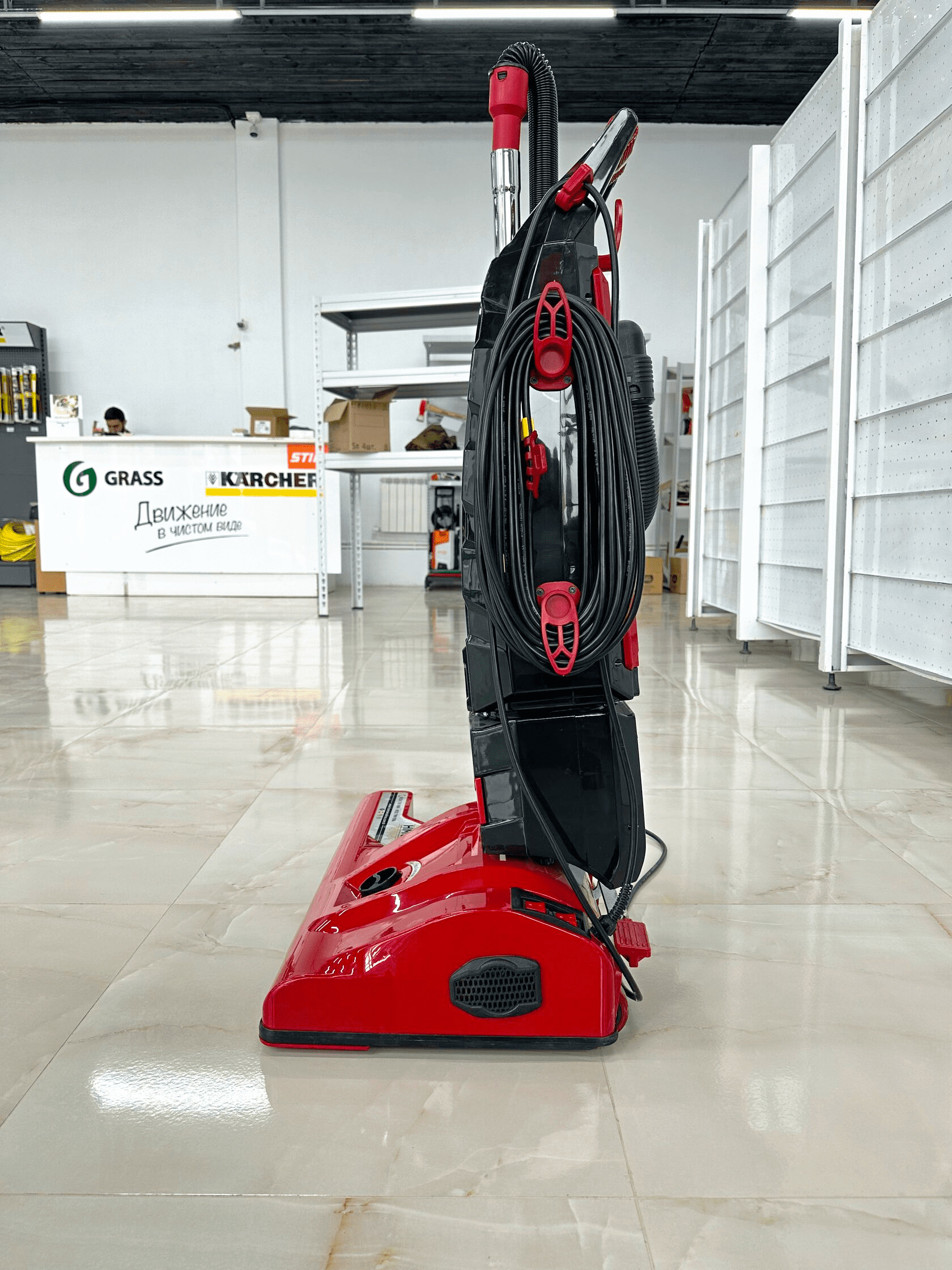 1. "Мощный электропылесос Hamra с пылесборником для эффективной уборки" 2. "Современный пылесос Hamra с высокой производительностью и многофункциональностью" 3. "Пылесос Hamra для быстрой и качественной уборки дома и офиса" 4. "Электрический пылесос Hamra с инновационными функциями для улучшенного воздухоочистителя"