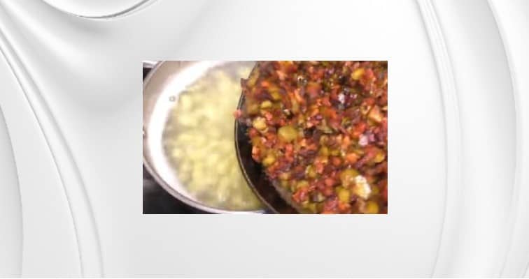 Приготовление солянки с колбасой и картошкой: шаг 8