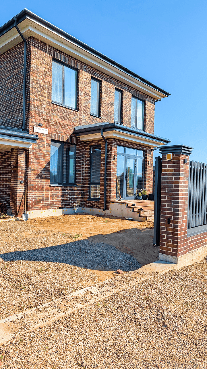 Цветы у корта