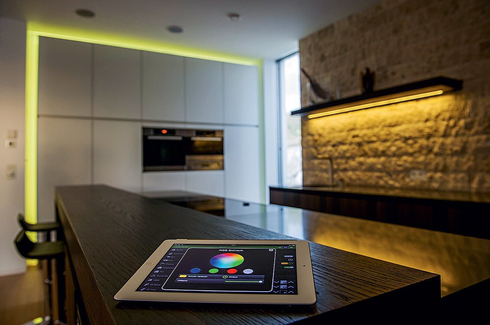 Освещая будущее: Преобразите свою кухню с помощью интеллектуального RGB-освещения