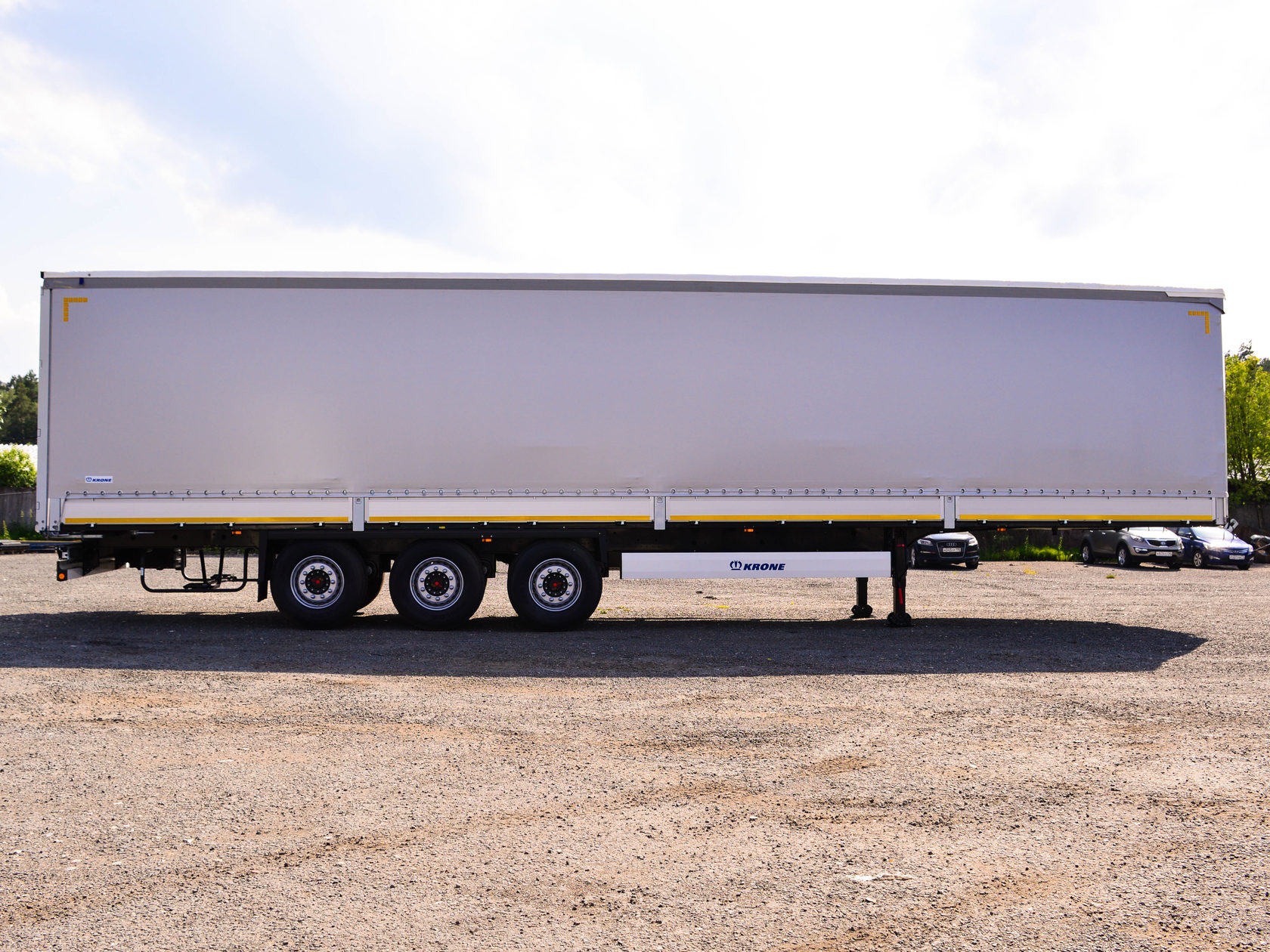 Krone 2876940. Полуприцеп фургон krone sd, 2013. 5 метров с полетником. Полуприцеп крона сд. Полуприцеп krone.