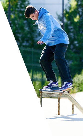 Парень на скейте