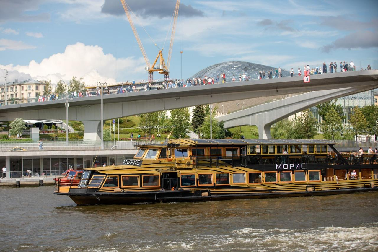 Речные прогулки по москва реке. Моррис теплоход Москва. Теплоход Морис Москва. Москва река теплоход Морис. Корабль Морис Москва.