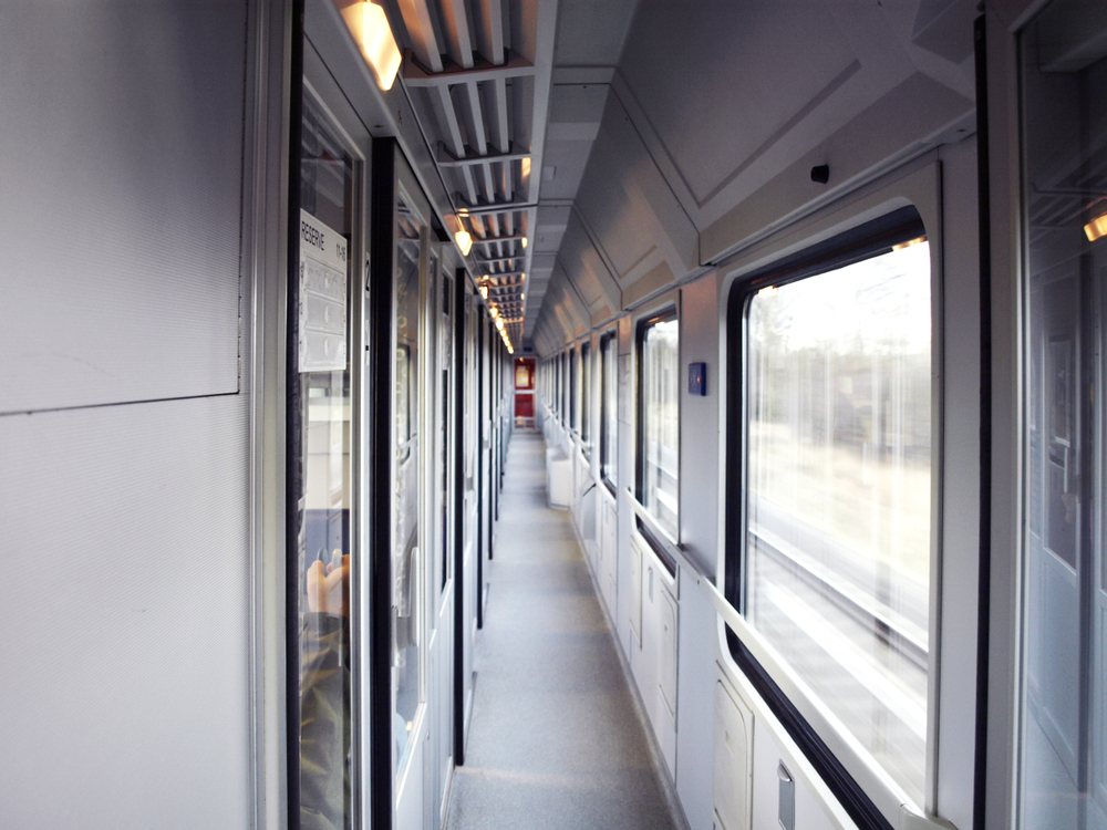 поезд вагон купе окна коридор
