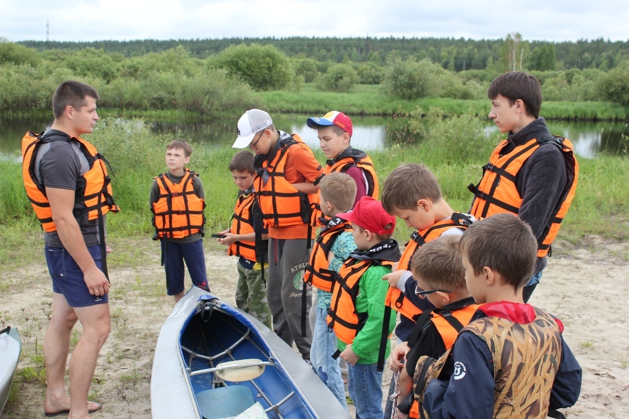 Поход ребят. Лагерь Пламенный Рязань. Лагеря в Рязанской области. Пламенный лагерь Рязань официальный сайт. Лагерь героев Рязань.