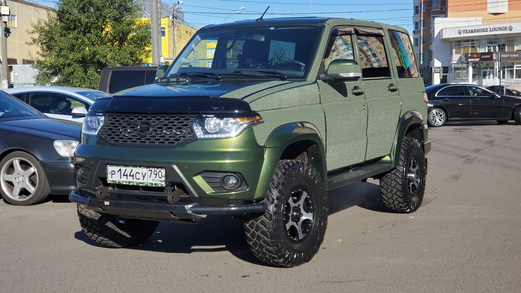 Оклейка боковин кузова защитной непрозрачной пленкой