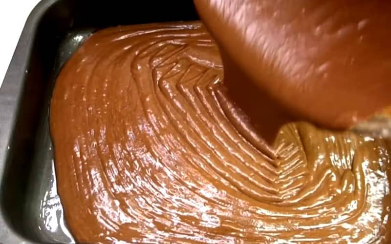 Приготовление «Сумасшедшего пирога» в домашних условиях: шаг 4