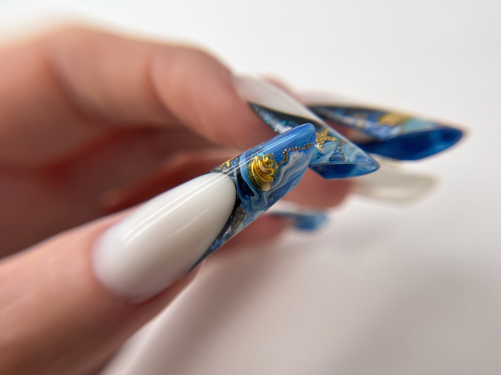 Дизайн ногтей гель-лак shellac - Лунный маникюр - Маникюр Диор (видео уроки дизайна ногтей)