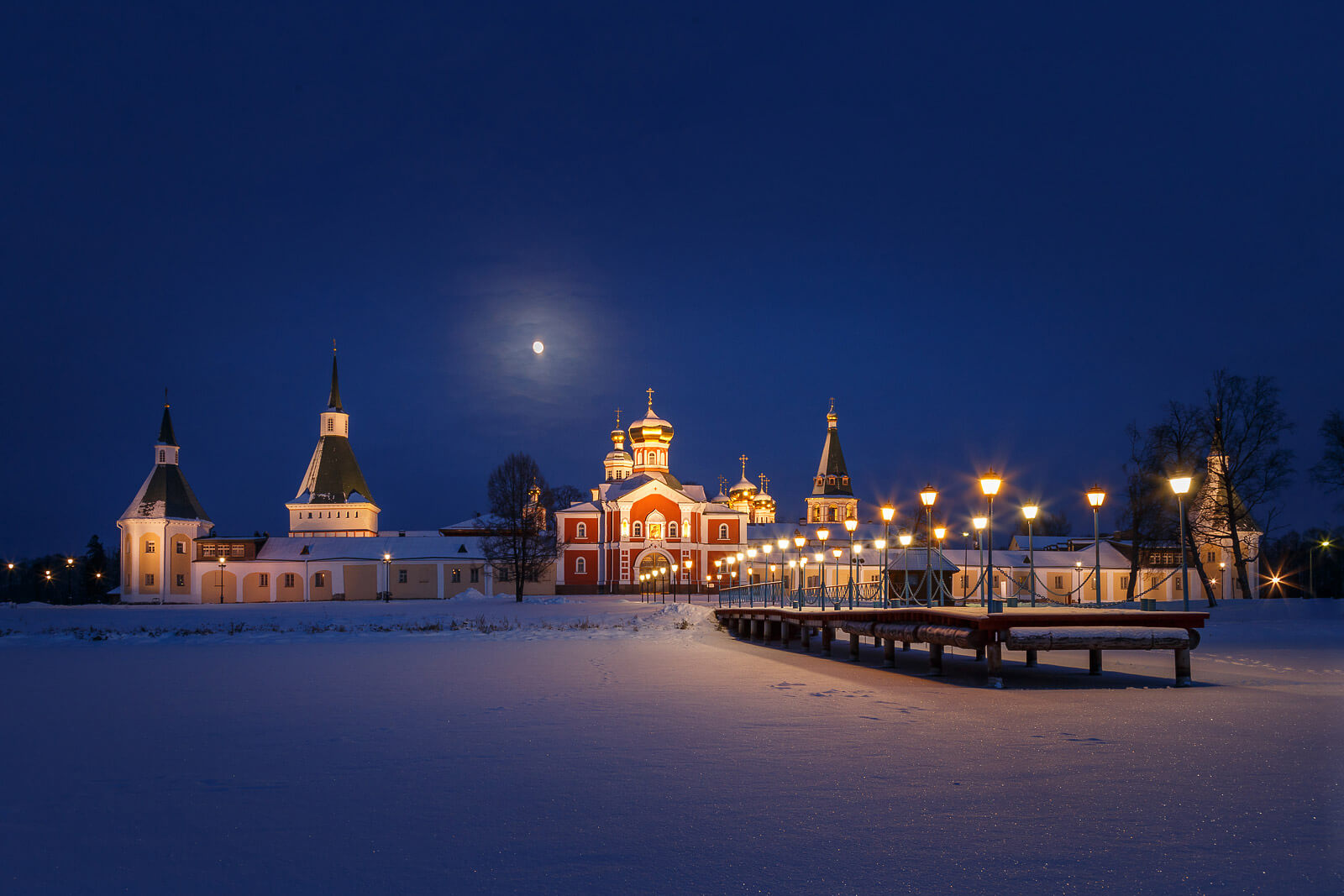 Монастырь Зимой Фото