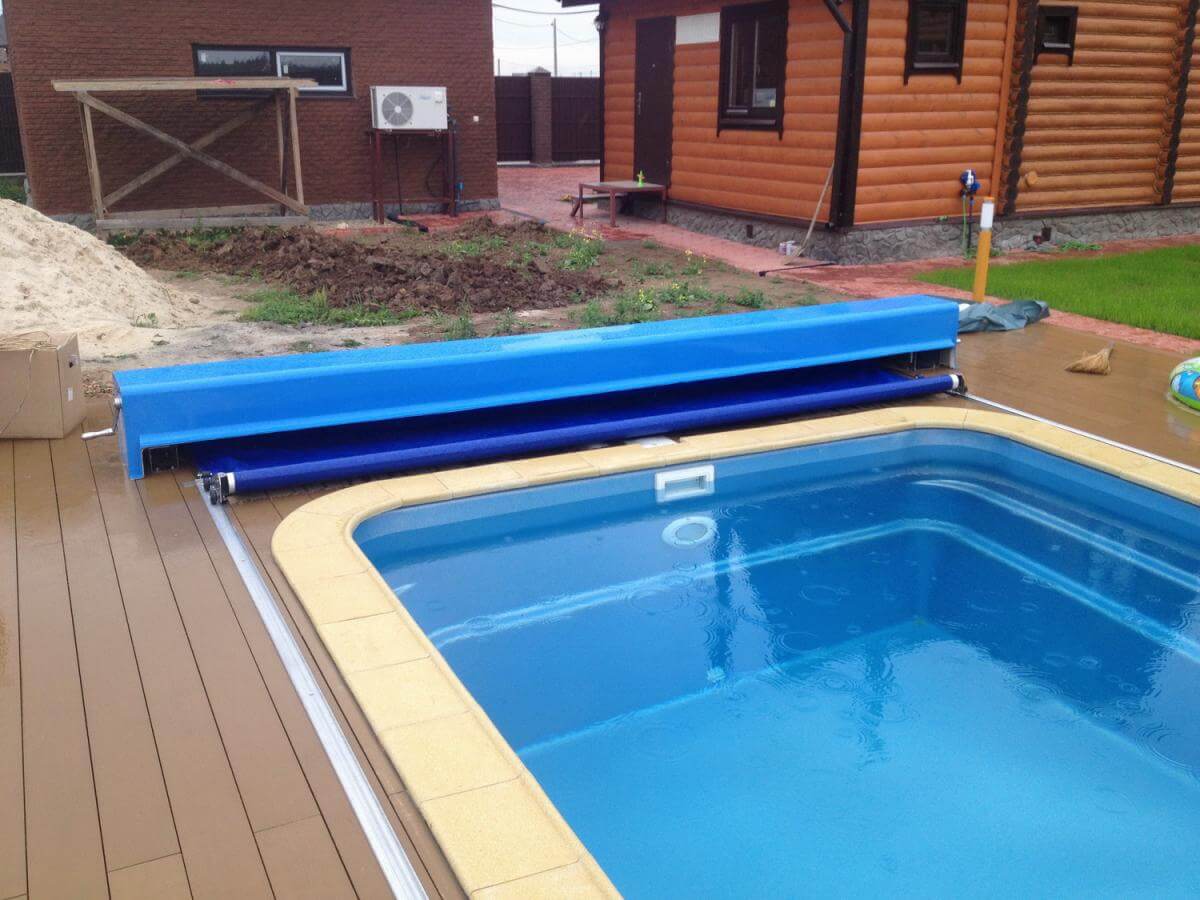 Зашить бассейн. Защитное покрытие для бассейна. Укрытие бассейнов. Стационарный бассейн для дачи. Укрытие тентом бассейна.