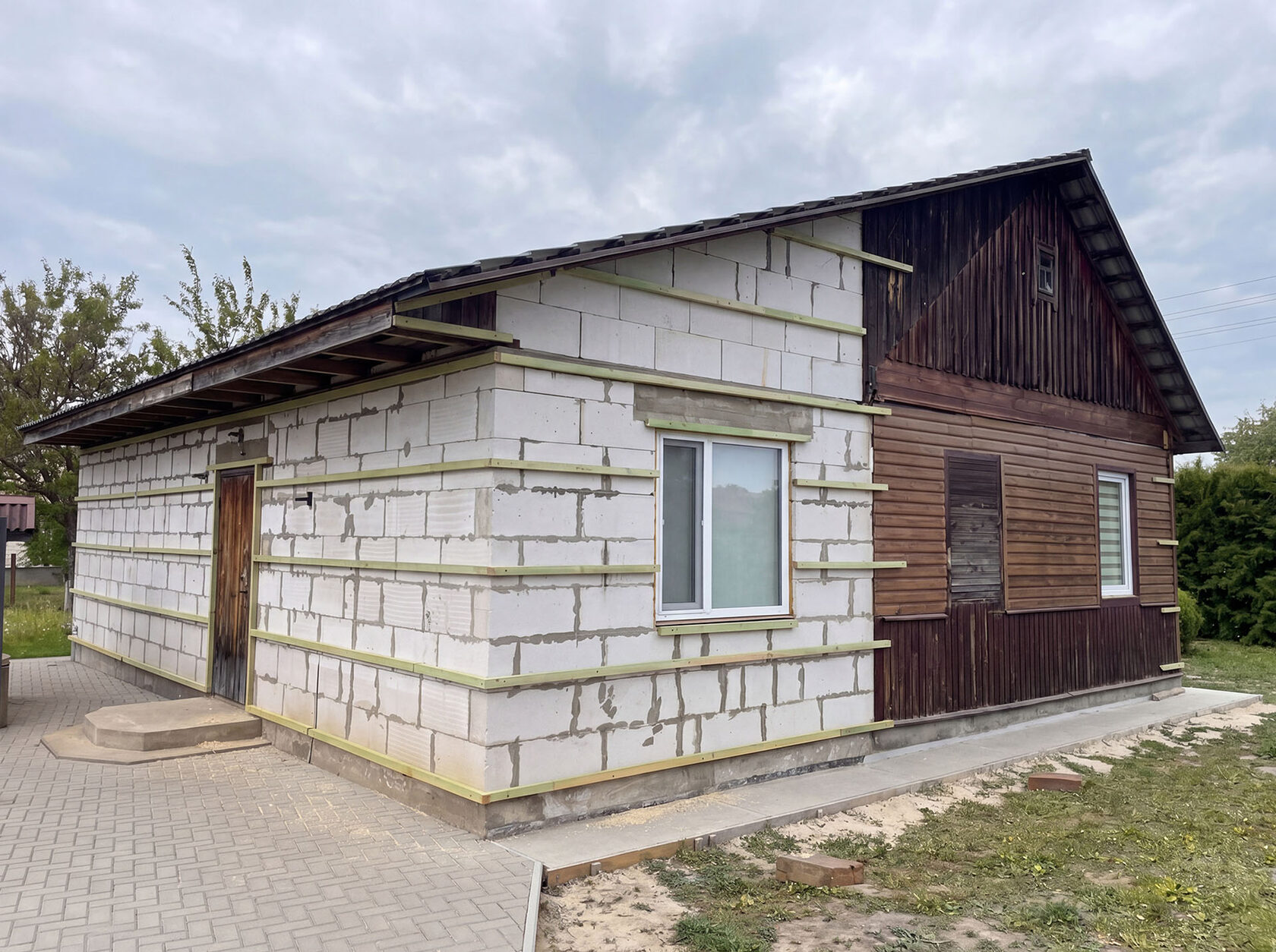 фото дома до обшивки сайдингом